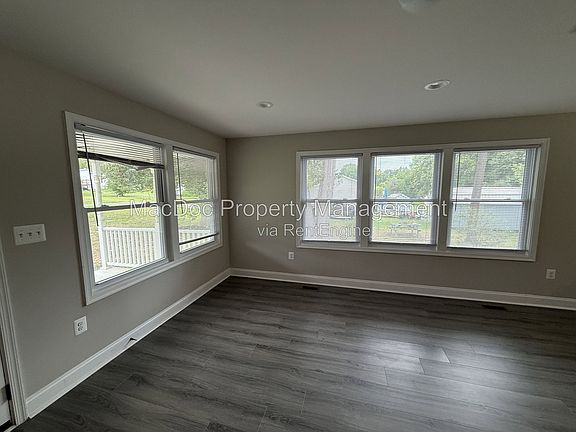 4th image of 77 Lakeview Dr