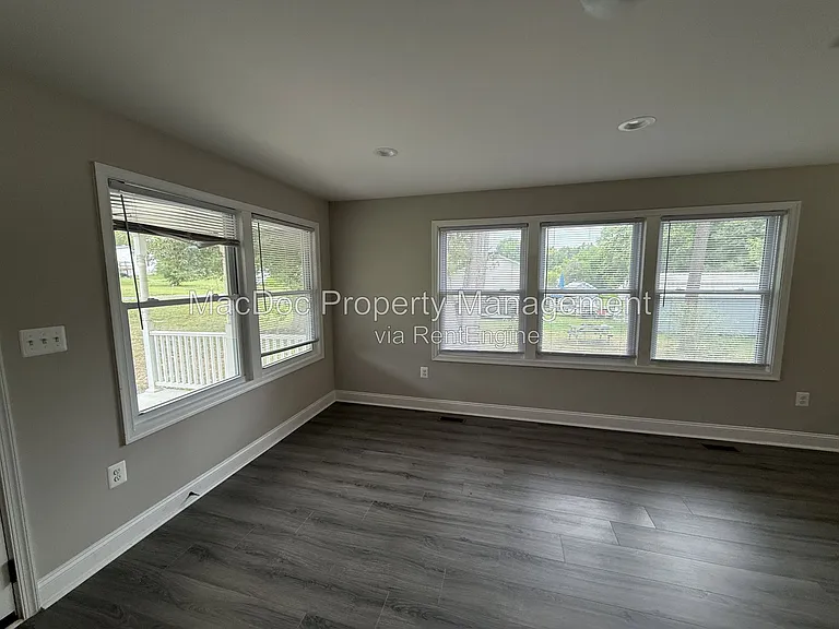 77 Lakeview Dr — Photo 4