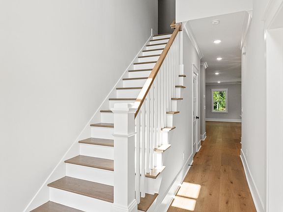 4th image of 222 Iris Way