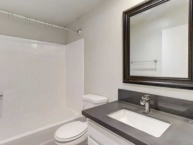 747 Gayley Ave — Photo 27