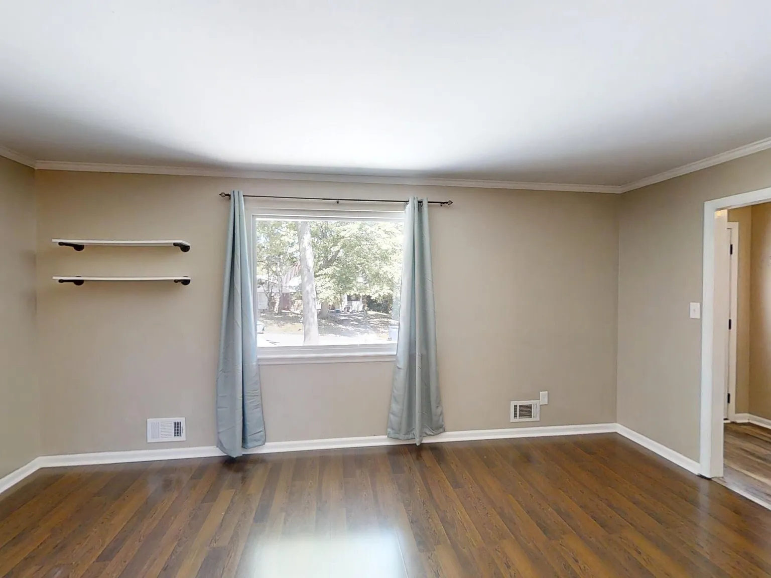 321 Oak Lake Drive - 1 — Photo 3