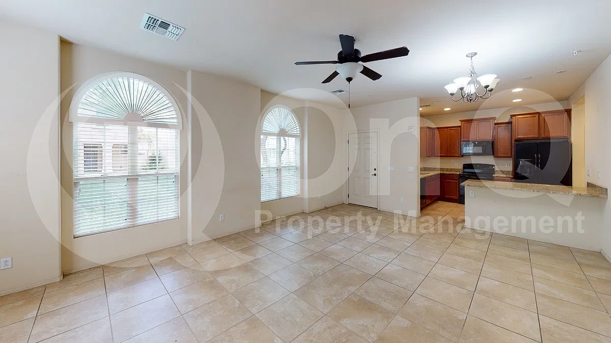 3 bed, 2.5 bath, 1368 sqft, $1,999 — Photo 4