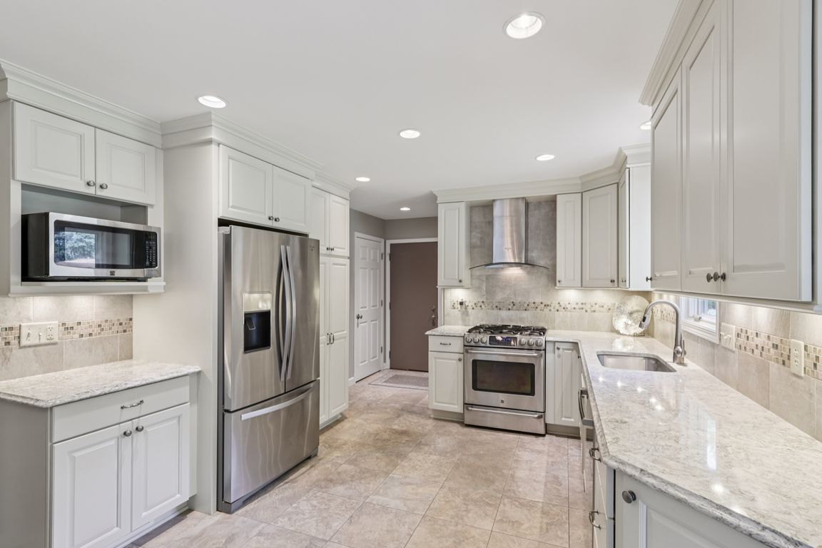 Suncrest Dr-S0508-018.jpg