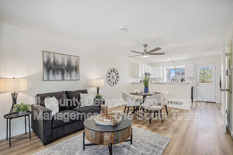 2 bed, 1.5 bath, 992 sqft, $1,785 — Photo 4