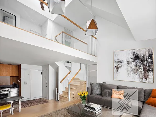 314 E 50th St APT 4E, New York, NY 10022