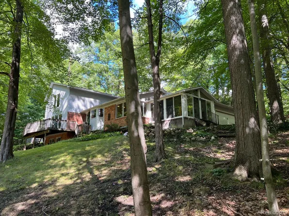 4750 Hough Rd, Dryden, MI 48428