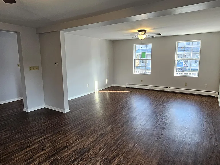 406 Main St — Photo 8