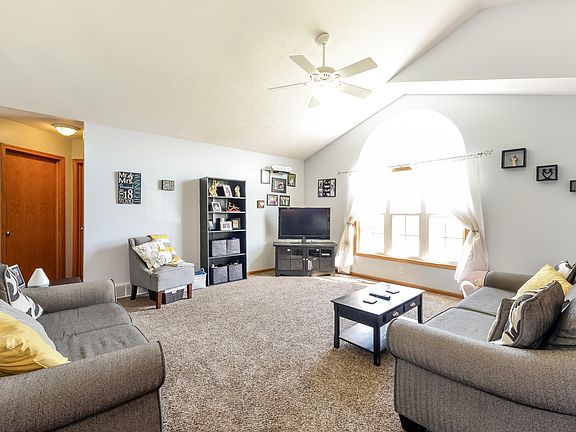 4th image of 3865 Sydney Ct NW