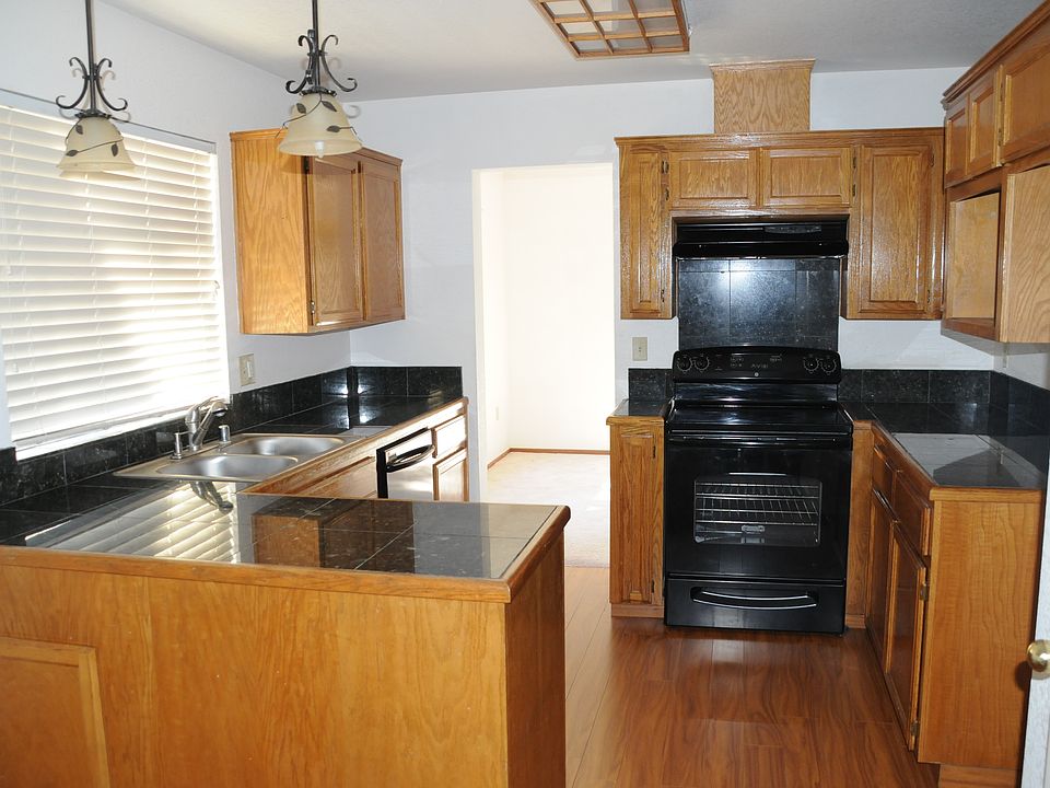 2nd image of 2900 Merle Ave