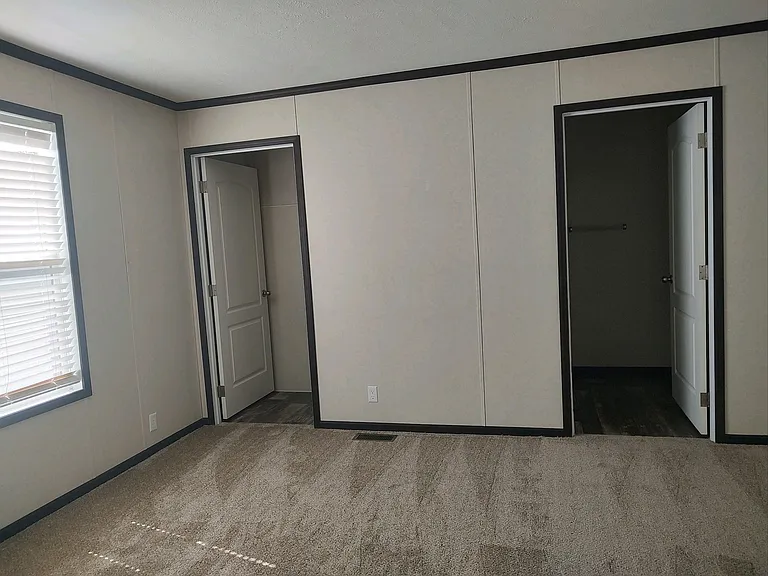 Avon Lakes Estates — Photo 26