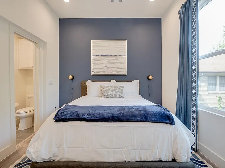 4508 Gilbert Ave #C — Photo 9