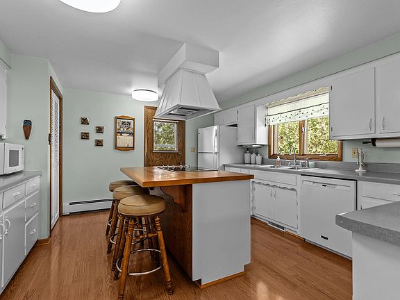 3rd image of W596 Birch Dr