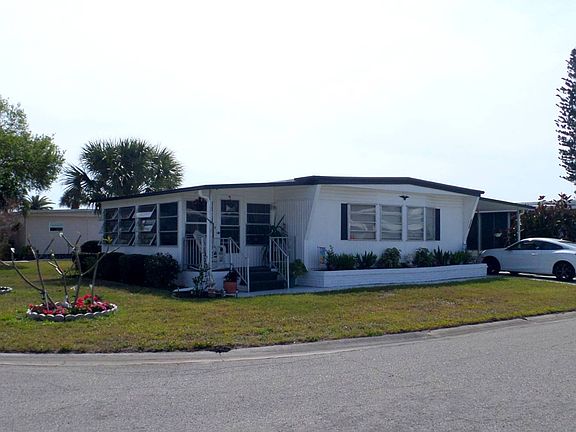 3rd image of 2364 Fremont Dr