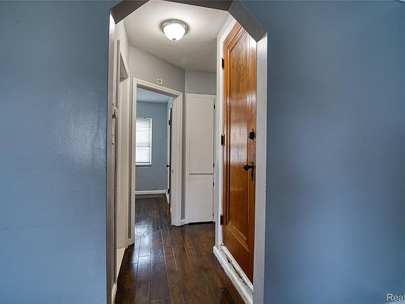 4th image of 13644 Castleton St