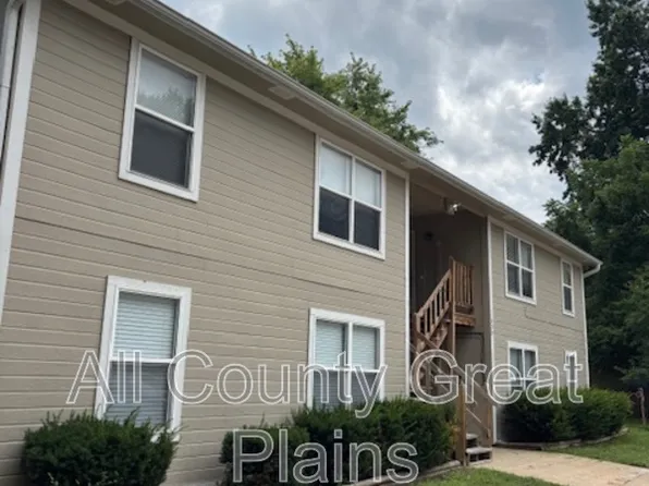 609 S Lakehurst Dr APT A, Olathe, KS 66061