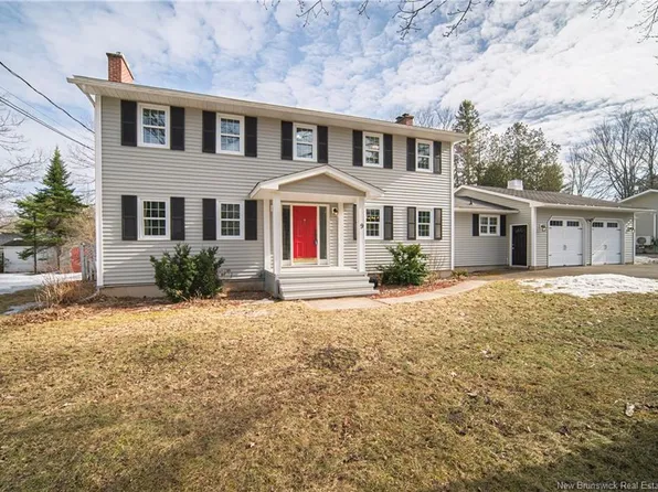 9 Deer Ln, New Maryland, NB E3C 1H8