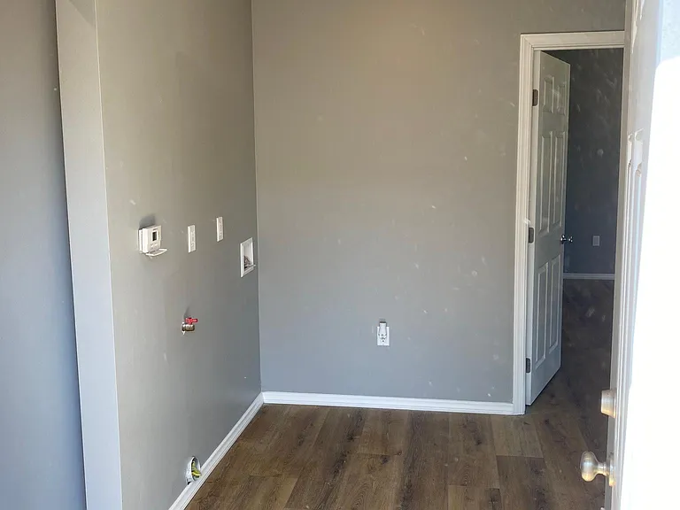 150 S Lotus Ave — Photo 14