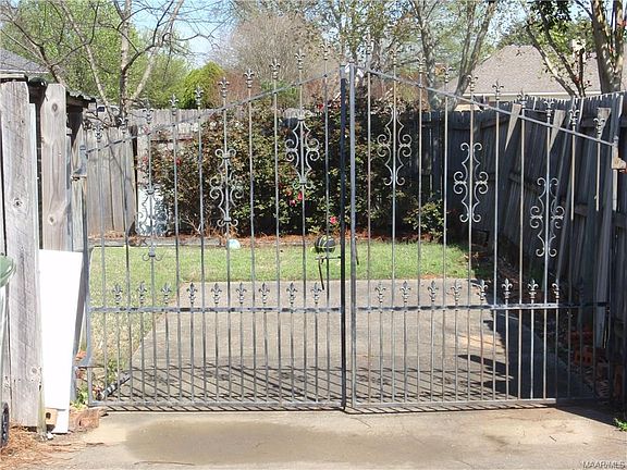 3rd image of 8619 Old Savannah Ln