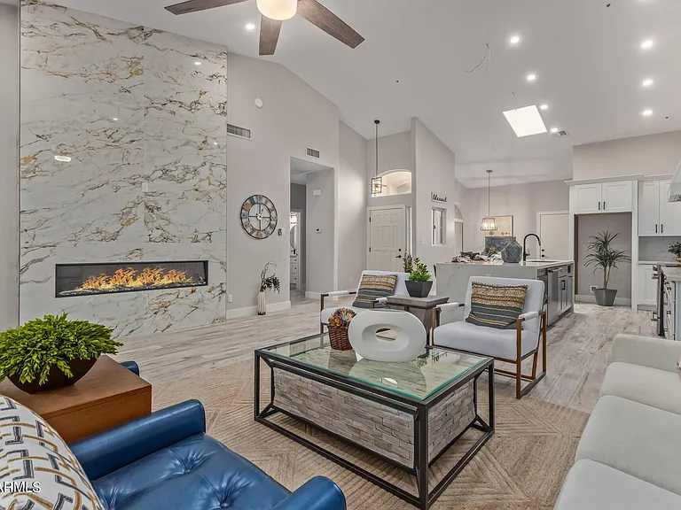 8941 E Maple Dr — Photo 1