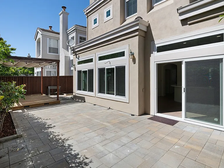 4 Mandalay Ct — Photo 10