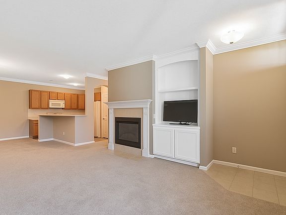 4th image of 2362 Country Club Dr