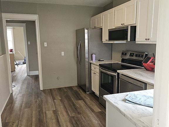 Kitchen 12' 7" x 9' 3"
