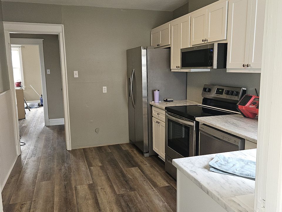Kitchen 12' 7" x 9' 3"