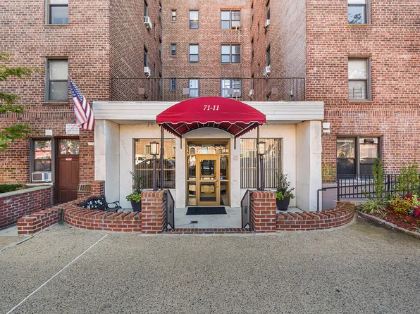 71-11 Yellowstone Boulevard image 6 of 14