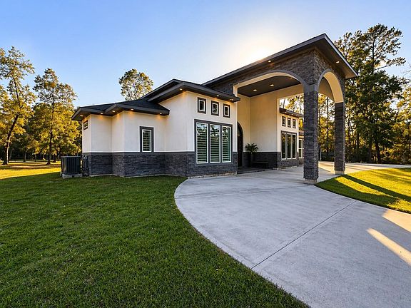 4th image of 10203 Camden Cir
