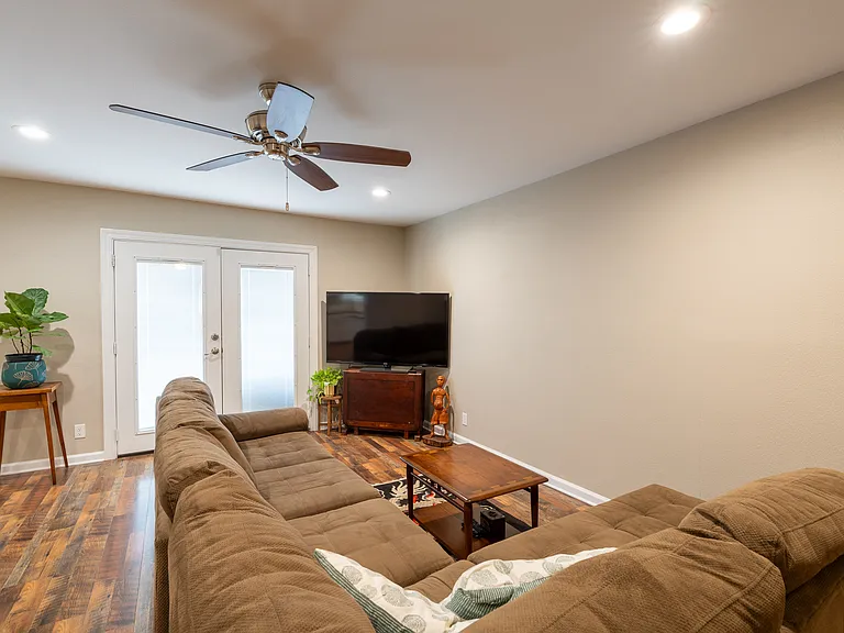 960 Springhill Dr — Photo 19