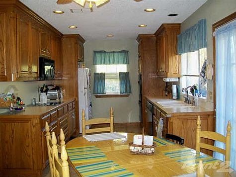 kitchen and eat in area