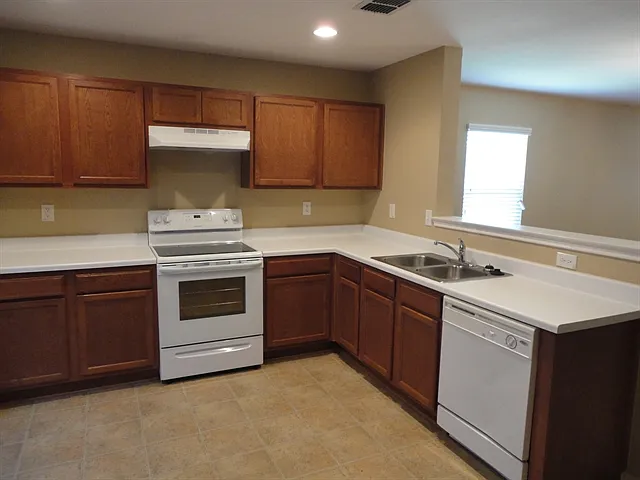 4108 Thoroughbred Trl — Photo 2