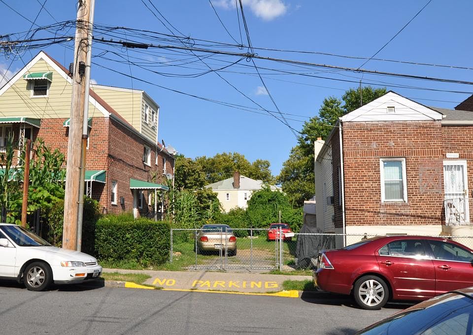 1st image of 3210 Hering Ave