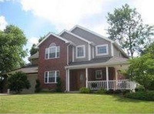 7865 Surreywood Dr, North Bend, OH 45052