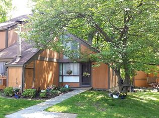 90 Round Hill Rd, Dobbs Ferry, NY 10522