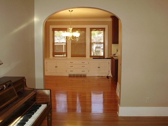 5th image of 1002 10th Ave N