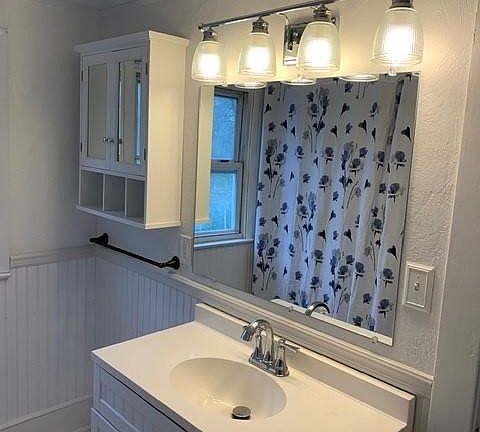 2nd floor bathroom