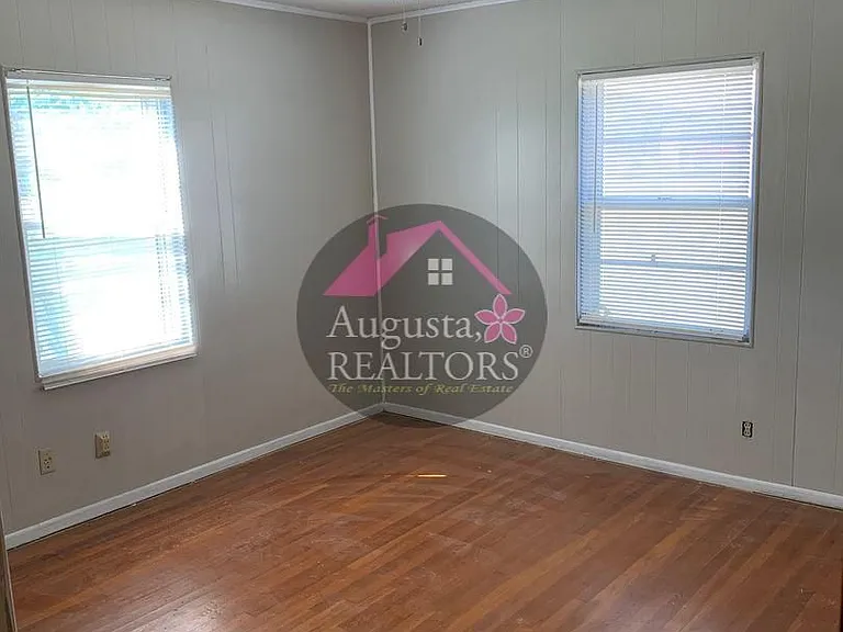 1504 McCaulley St — Photo 4