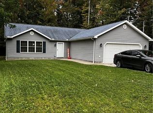 2035 Columbia Ln, Roaming Shores, OH 44084