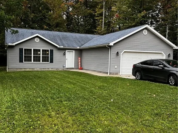 2035 Columbia Ln, Roaming Shores, OH 44084