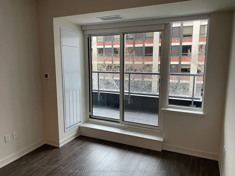 212 King William St E #423 — Photo 13