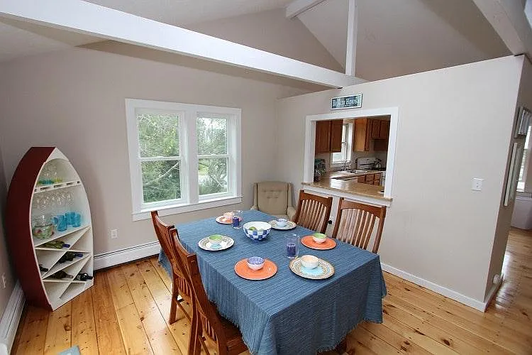 110 Knott Ave — Photo 4