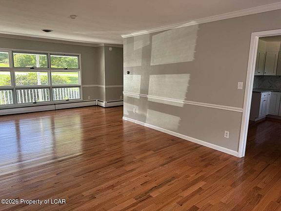 3rd image of 10 Frederick Dr
