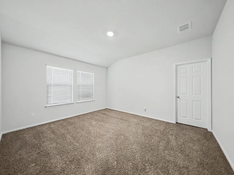 1100 Ottoman Loop — Photo 13