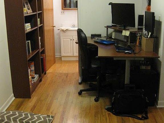 3rd image of 1043 W Grace St #1415