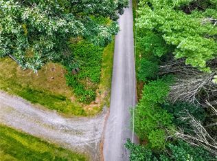 77 Tinkwig Dr, Hawley, PA 18428