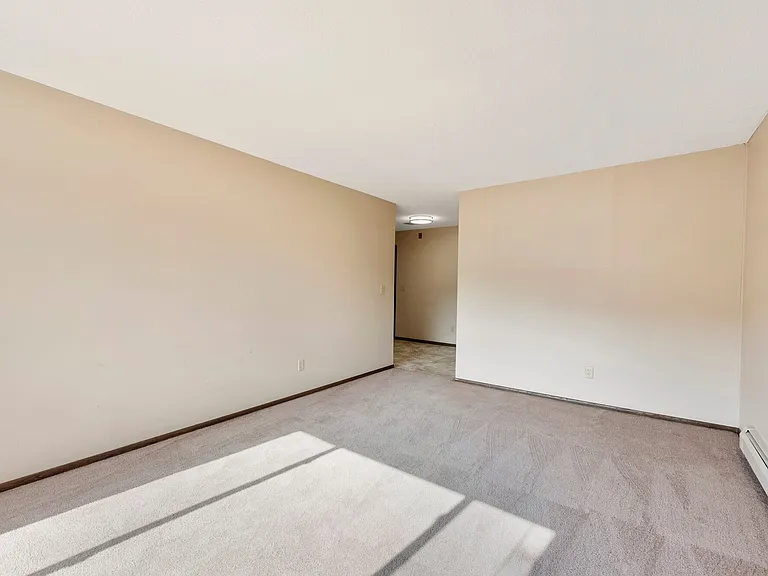 Shamrock Court Apartments — Photo 16