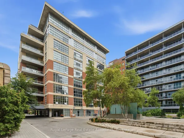 19 Brant St #204, Toronto, ON M5V 2L2