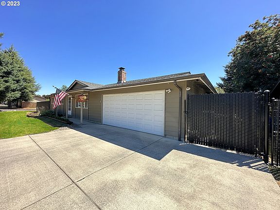 2nd image of 12215 NE 86th St