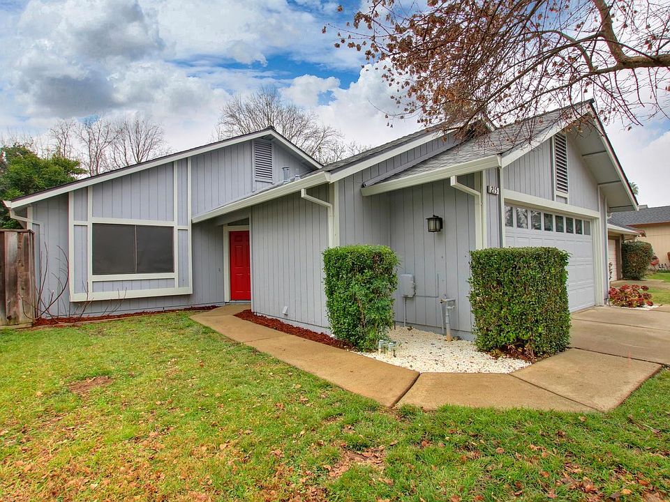 2nd image of 215 River Run Cir